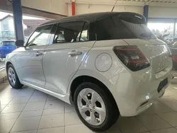 White pearlmineral gray met. Neu 2025 Suzuki Swift Kleinwagen | 19.717 €