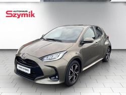 Manganbronze Gebraucht 2024 Toyota Yaris Hybrid Style Limousine | 21.880 € (Guter Preis)