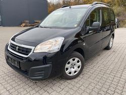 Schwarz Gebraucht 2017 Peugeot TePee Active Van / Kleinbus | 7.900 €