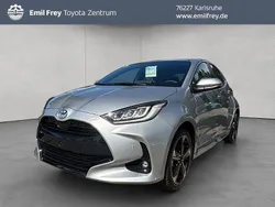 Silber Neu 2025 Toyota Yaris Hybrid Style Limousine | 30.350 € (Teuer)