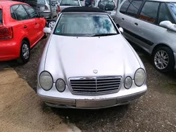 Silber Gebraucht 2003 Mercedes CLK230 Edition Cabrio | 3.200 €
