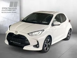 Weiß Gebraucht 2024 Toyota Yaris Hybrid Team Limousine | 24.666 € (Fairer Preis)