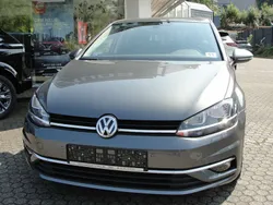 Indiumgrau metallic Gebraucht 2018 VW Golf VII Comfortline Limousine | 18.400 € (Fairer Preis)