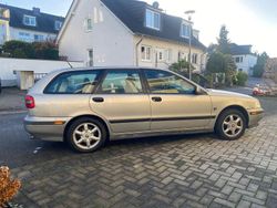 Silber Gebraucht 1998 Volvo V40 Kombi | 2.400 € (Fairer Preis)