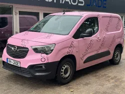 Weiß Gebraucht 2020 Opel Combo Selection Van / Kleinbus | 11.950 €
