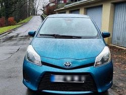 Blau Gebraucht 2013 Toyota Yaris Hybrid Kleinwagen | 7.600 € (Etwas zu teuer)