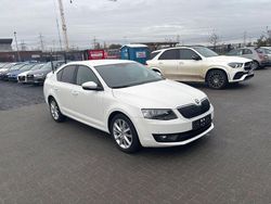 Weiß Gebraucht 2013 Skoda Octavia Elegance Limousine | 7.999 € (Guter Preis)