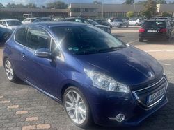 Blau Gebraucht 2013 Peugeot 208 Kleinwagen | 3.550 € (Guter Preis)