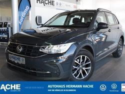 Polsterfarbe: schwarz Gebraucht 2022 VW Tiguan Life SUV | 25.544 € (Fairer Preis)