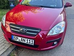 Rot Gebraucht 2009 Kia Ceed Spirit Limousine | 6.590 € (Fairer Preis)