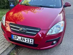 Rot Gebraucht 2009 Kia Ceed Spirit Limousine | 6.590 € (Fairer Preis)