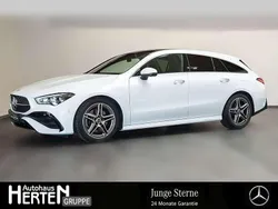 Digitalweiß Gebraucht 2024 Mercedes CLA200 AMG Limousine | 44.900 €