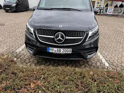 Grau Gebraucht 2023 Mercedes V300 Van / Kleinbus | 50.500 € (Guter Preis)