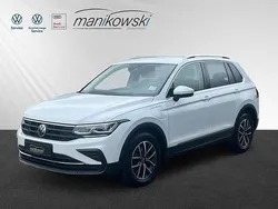 Weiss Gebraucht 2021 VW Tiguan Life SUV | 31.490 € (Etwas zu teuer)
