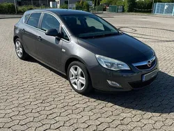 Grau Gebraucht 2011 Opel Astra Sport Kombi | 5.990 € (Fairer Preis)