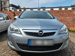 Silber Gebraucht 2012 Opel Astra Kombi | 4.800 €