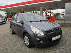 Grau Gebraucht 2012 Hyundai i20 Edition Limousine | 6.900 € (Teuer)