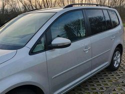Grau Gebraucht 2011 VW Touran Van / Kleinbus | 6.000 € (Fairer Preis)