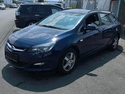 Blau Gebraucht 2015 Opel Astra Kombi | 3.999 € (Fairer Preis)