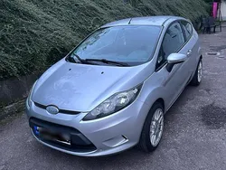 Silber Gebraucht 2010 Ford Fiesta Kleinwagen | 1.950 €
