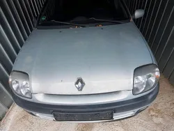 Silber Gebraucht 1999 Renault Clio II Kleinwagen | 500 € (Teuer)
