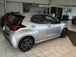 Silber Gebraucht 2023 Toyota Yaris Hybrid Comfort Limousine | 23.750 € (Etwas zu teuer)