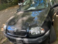 Schwarz Gebraucht 1999 Renault Clio II Kleinwagen | 400 €