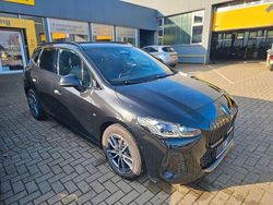 Saphirschwarz Gebraucht 2024 BMW 218 M Sport Van / Kleinbus | 27.690 € (Fairer Preis)
