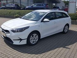 Weiß Gebraucht 2024 Kia Ceed Sportswagon Kombi | 24.890 € (Fairer Preis)
