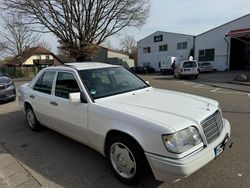 Weiß Gebraucht 1994 Mercedes E220 Limousine | 5.500 €