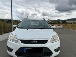 Weiß Gebraucht 2010 Ford Focus Kombi | 3.399 € (Fairer Preis)