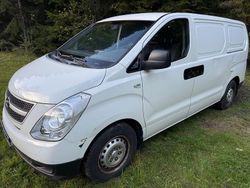 Weiß Gebraucht 2009 Hyundai H-1 Van / Kleinbus | 1.950 €