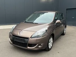 Braun Gebraucht 2011 Renault Mégane III Limousine | 7.399 € (Fairer Preis)