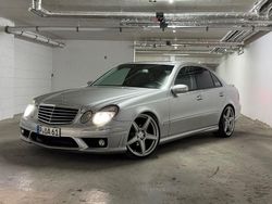 Silber Gebraucht 2003 Mercedes E63 AMG AMG Limousine | 6.500 €