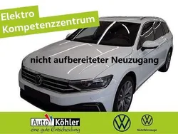 Gletscherweiss metallic Gebraucht 2023 VW Passat Pro Kombi | 32.930 € (Superpreis)