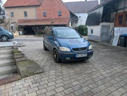 Blau Gebraucht 2004 Opel Zafira Van / Kleinbus | 600 € (Guter Preis)