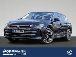 Grenadillschwarz metallic Gebraucht 2024 VW Passat Elegance Kombi | 46.930 €