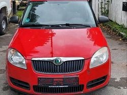 Rot Gebraucht 2009 Skoda Fabia Kleinwagen | 2.200 € (Etwas zu teuer)