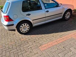 Silber Gebraucht 2000 VW Golf IV Edition Kleinwagen | 1.950 € (Etwas zu teuer)