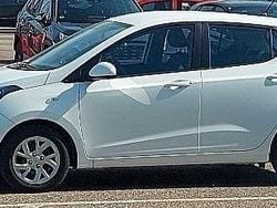 Weiß Gebraucht 2017 Hyundai i10 Trend Kleinwagen | 7.200 € (Guter Preis)
