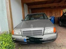 Beige Gebraucht 1994 Mercedes C220 Limousine | 1.300 €