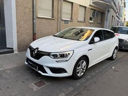 Weiß Gebraucht 2018 Renault Mégane IV LIMITED Limousine | 17.000 € (Etwas zu teuer)
