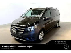 Obsidianschwarz (metallic) Gebraucht 2023 Mercedes Vito Van / Kleinbus | 37.849 € (Teuer)