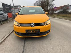 Gelb Gebraucht 2015 VW Touran Van / Kleinbus | 3.999 €