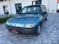 Grün Gebraucht 1994 Renault Clio Kleinwagen | 1.750 €