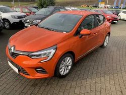 Valencia orange metallic Gebraucht 2019 Renault Clio V Experience Limousine | 13.800 € (Teuer)
