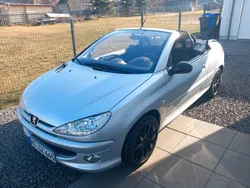 Grau Gebraucht 2006 Peugeot 206 CC Quiksilver Cabrio | 3.800 € (Etwas zu teuer)