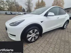 Weiß Gebraucht 2024 Tesla Model Y Long Range RWD SUV | 42.800 €