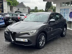 Grau Gebraucht 2022 Alfa Romeo Stelvio Super SUV | 24.900 € (Superpreis)
