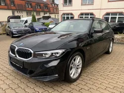 Schwarz Gebraucht 2022 BMW 320e Shadowline Limousine | 26.750 € (Fairer Preis)